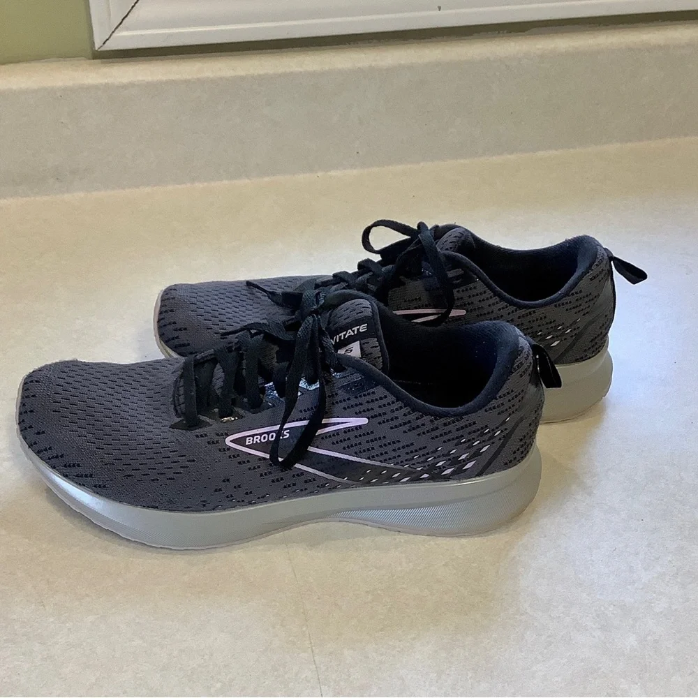 Women’s Brooks Running Shoes Sz 9 - Picture 11 of 12
